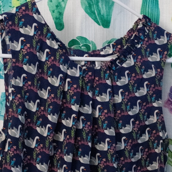 Swans in a While Top in L - Picture 5 of 6